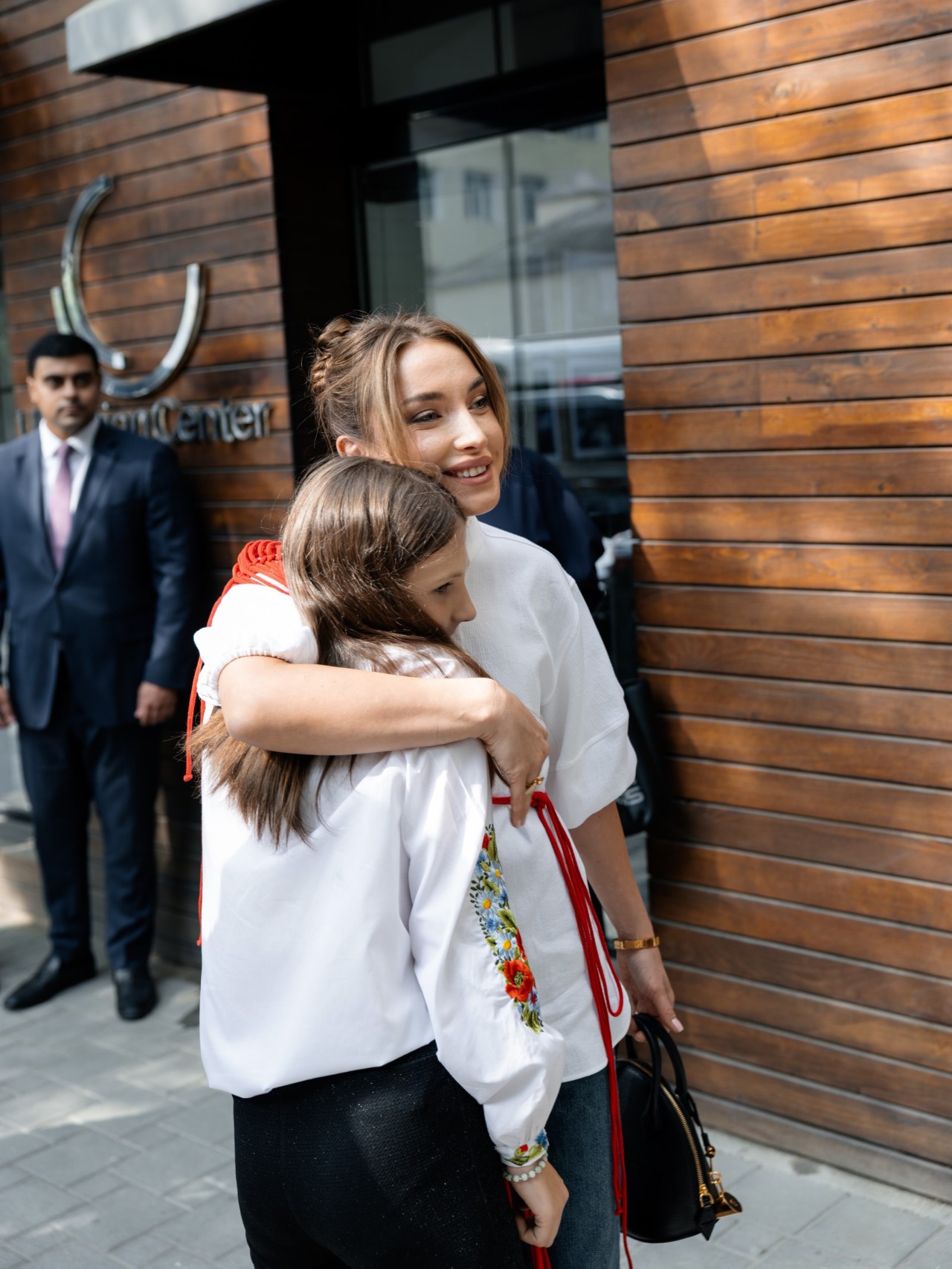 Alyona Əliyeva ukraynalı uşaqlarla İçərişəhəri gəzdi - FOTOLAR