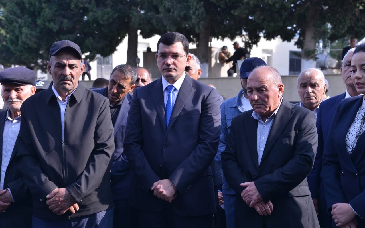 Qaradağın icra başçısı şəhidlərin anım mərasimində iştirak edib - FOTOLAR