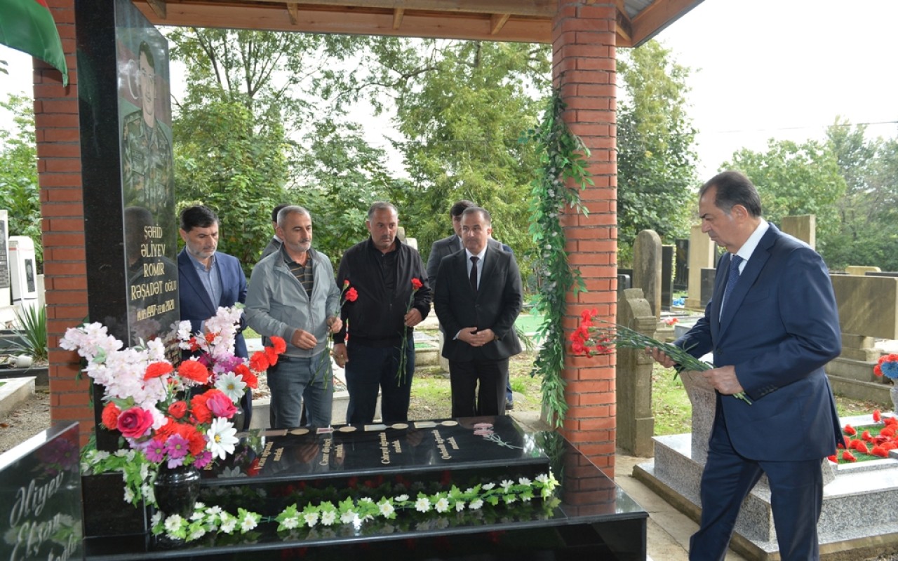 İcra başçısı şəhidlərin məzarlarını ziyarət edib - FOTOLAR