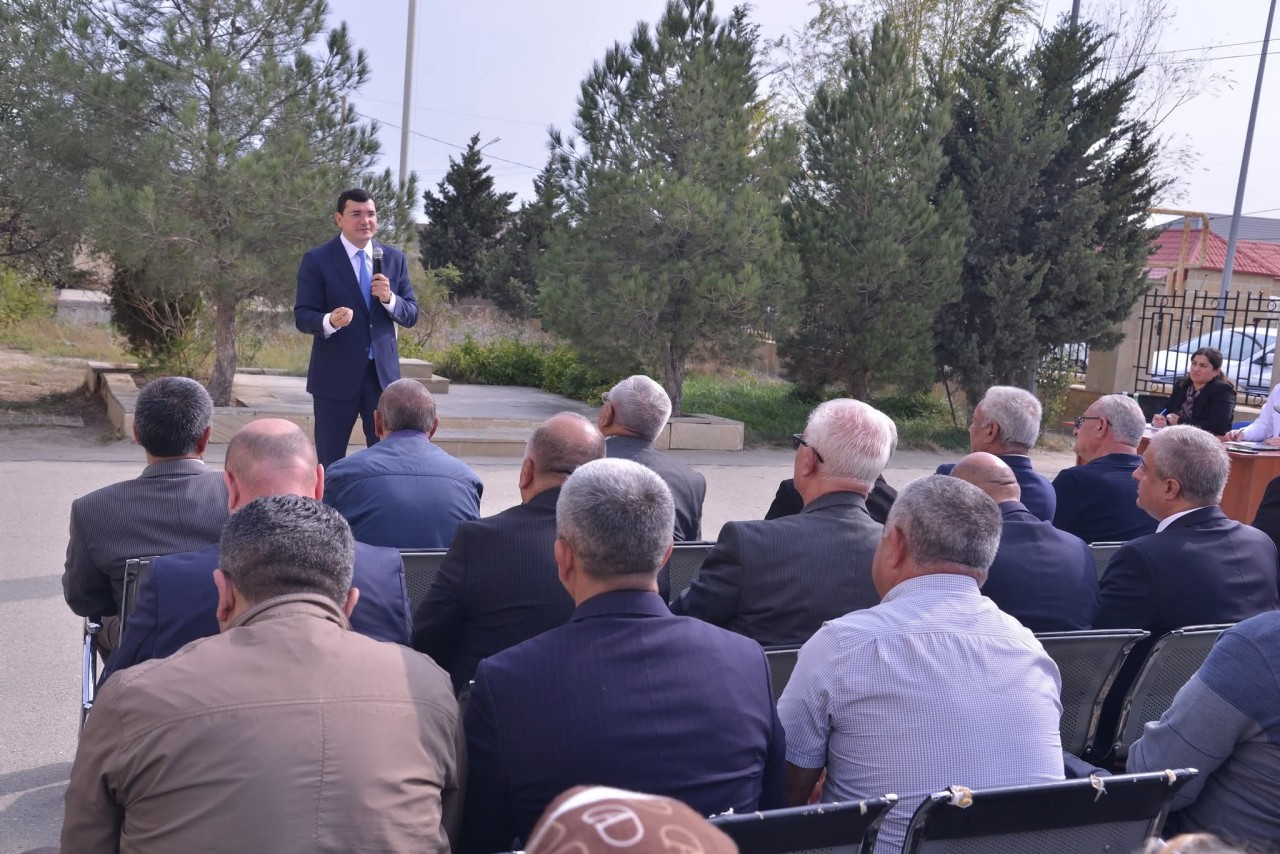 Natiq Əliyev Putada sakinlərin problemlərini dinlədi - FOTOLAR