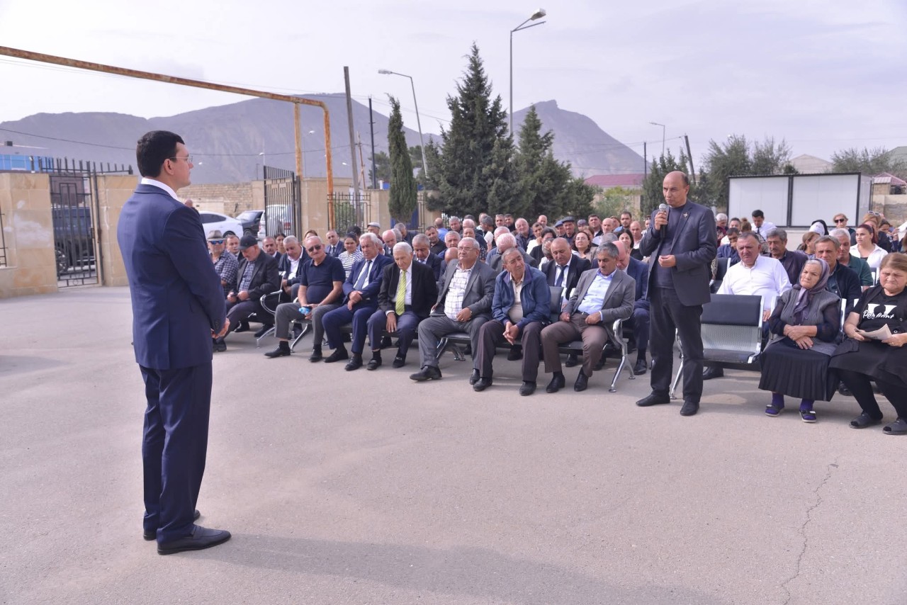 Natiq Əliyev Putada sakinlərin problemlərini dinlədi - FOTOLAR