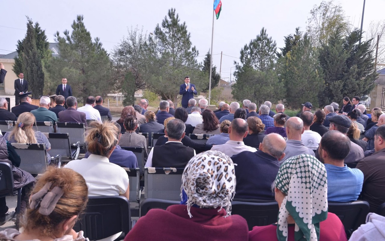 Natiq Əliyev Putada sakinlərin problemlərini dinlədi - FOTOLAR