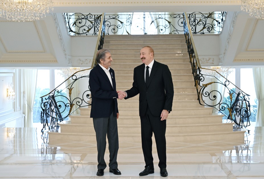 Prezident Fərhad Xəlilova “İstiqlal” ordenini təqdim etdi - FOTOLAR (YENİLƏNİB)