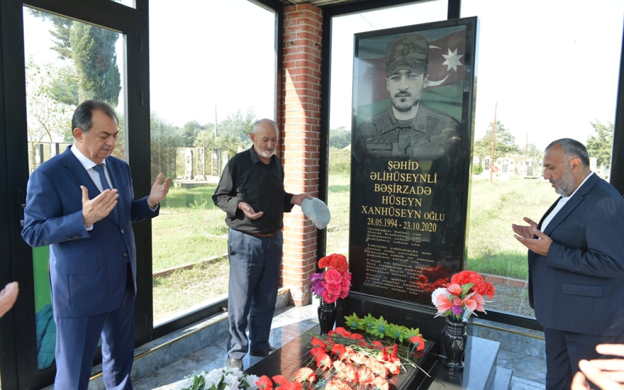 İcra başçısı şəhid Hüseyn Bəşirzadənin məzarını ziyarət edib - FOTOLAR