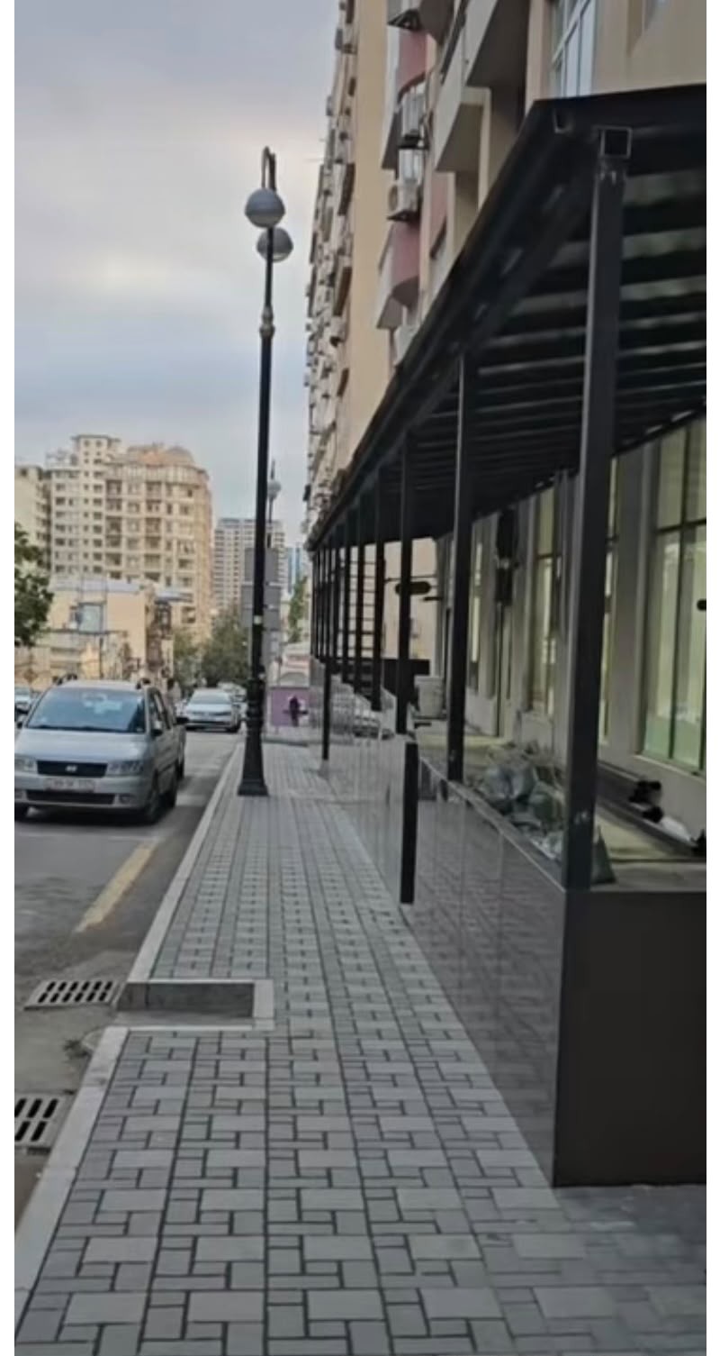 Yasamalda səkiyə qanunsuz müdaxilə aradan qaldırıldı - FOTOLAR
