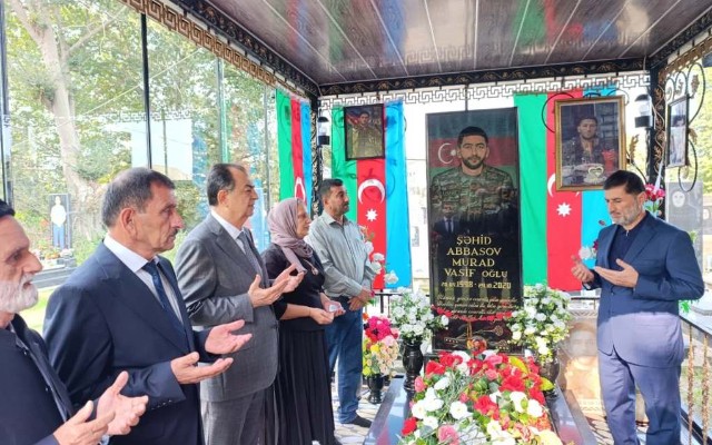 Lənkəranda şəhidlərin məzarı ziyarət olunub - FOTOLAR