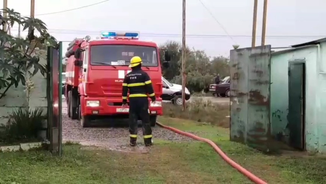 Salyanda fərdi yaşayış evinə ildırım düşdü - FOTOLAR