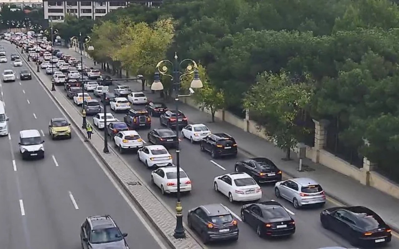 Bakı yeni həftəyə tıxacla başladı
