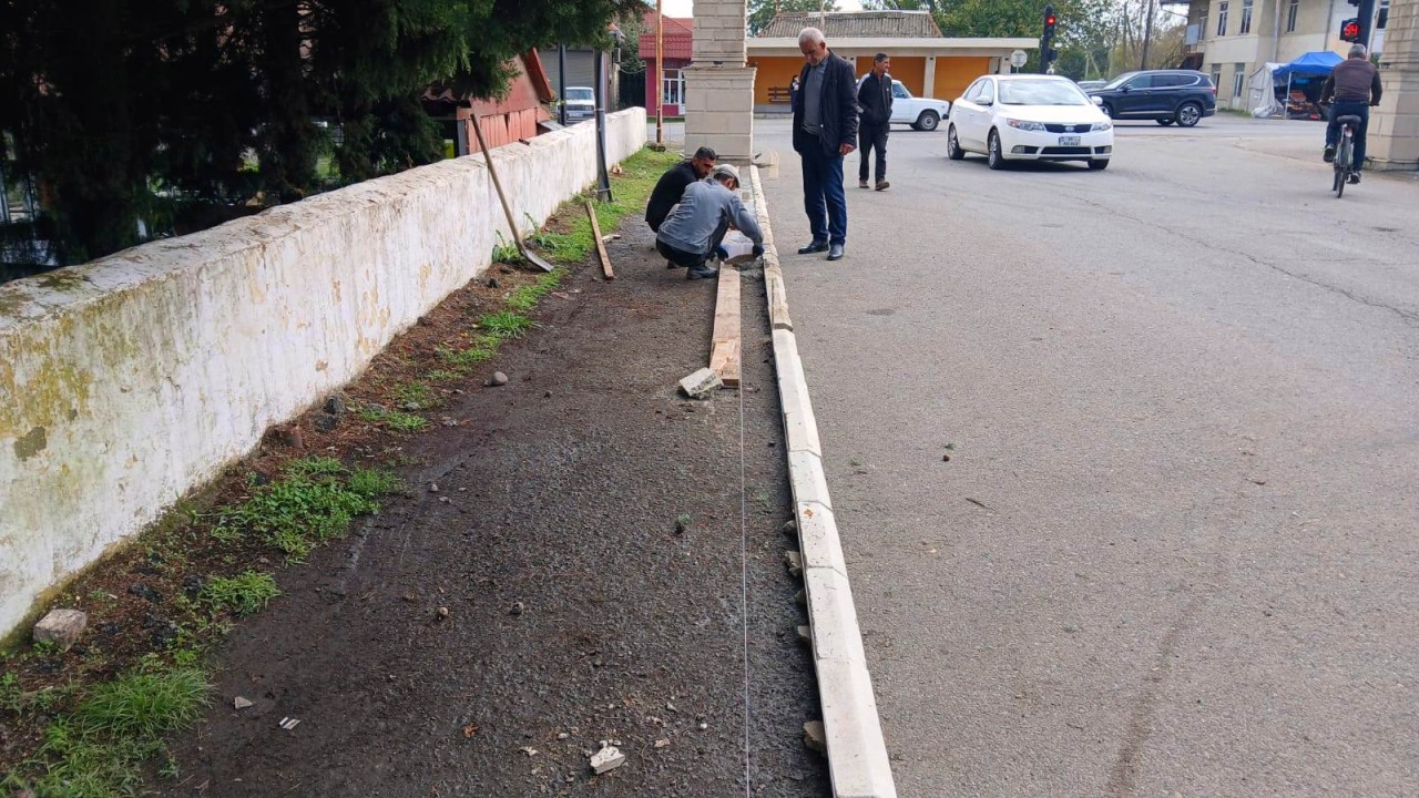 Lənkəranda prospekt və parkda təmir-bərpa işləri aparılır - FOTOLAR