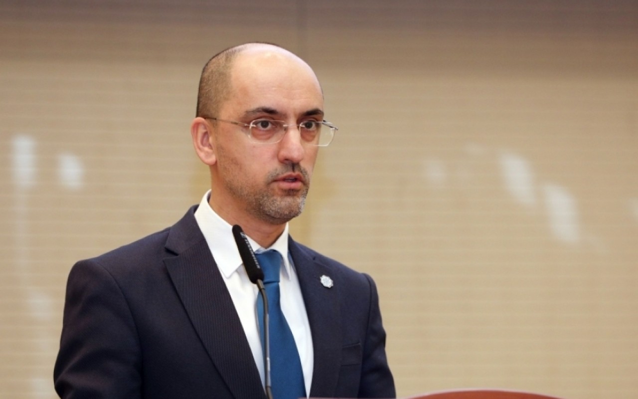 "Yeni texnologiyalar işçi qüvvəsinin bacarıqlarına dair tələbləri dəyişdirir" - Nazir müşaviri