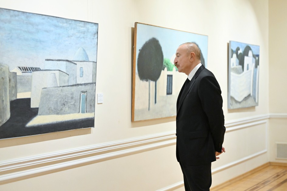 İlham Əliyev və ailə üzvləri sərgi ilə tanış olublar - FOTOLAR