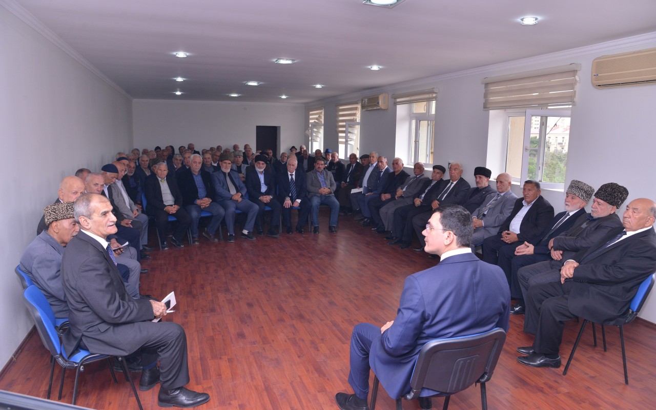 Qaradağ Rayon İcra Hakimiyyətində ağsaqqallarla görüş keçirilib - FOTOLAR
