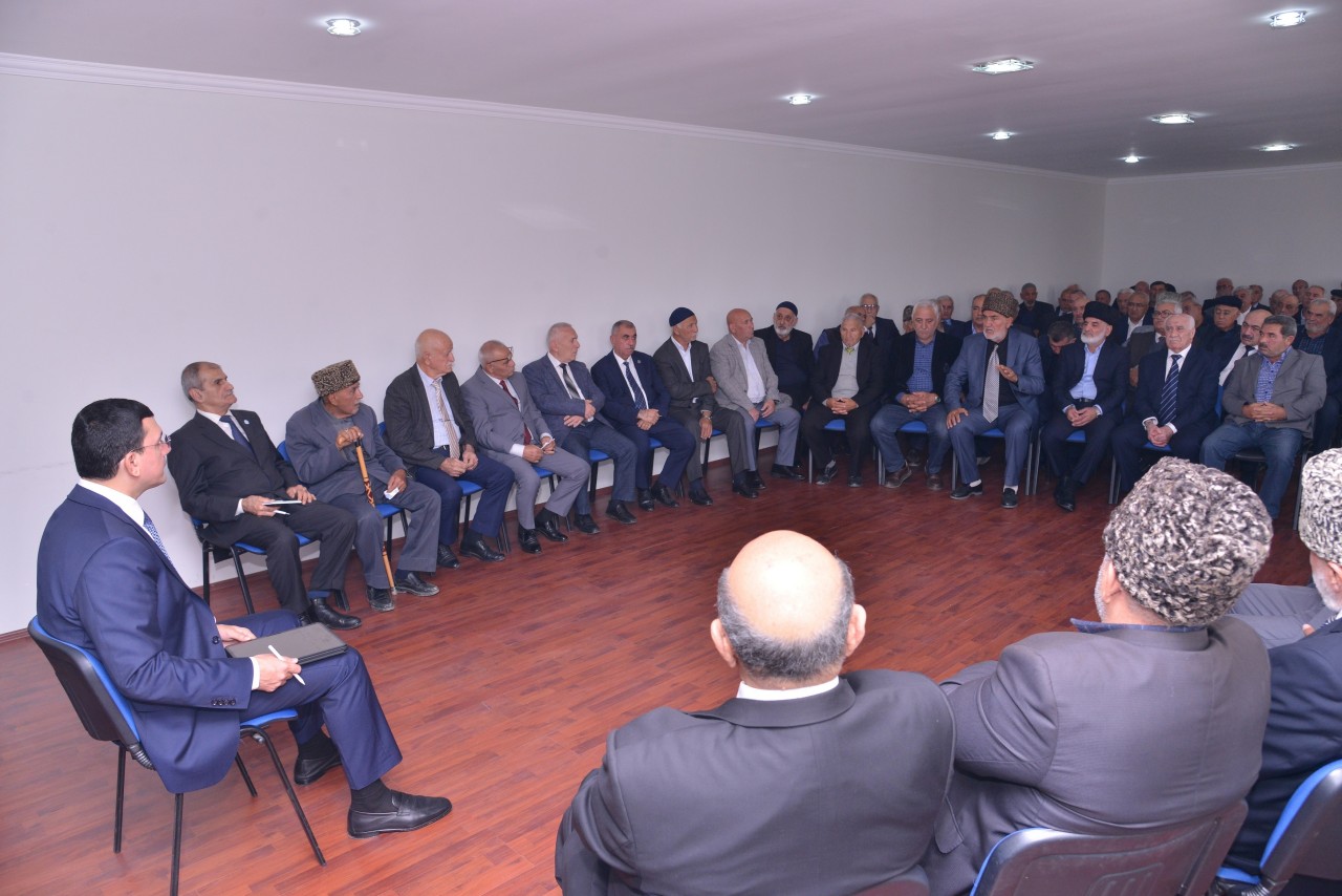 Qaradağ Rayon İcra Hakimiyyətində ağsaqqallarla görüş keçirilib - FOTOLAR