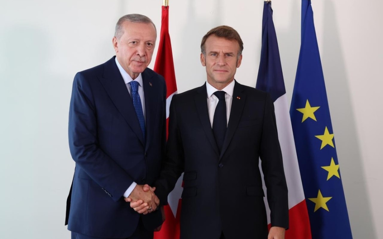 Ərdoğan Makronla ikitərəfli münasibətləri müzakirə etdi