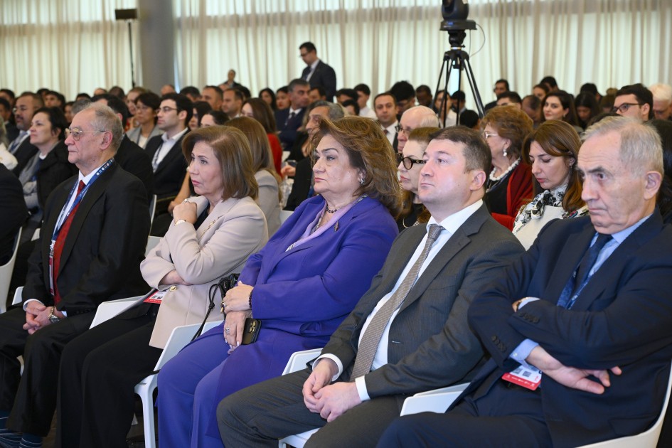 Leyla Əliyeva “Sülh kitabı”nın təqdimatında çıxış etdi - FOTOLAR