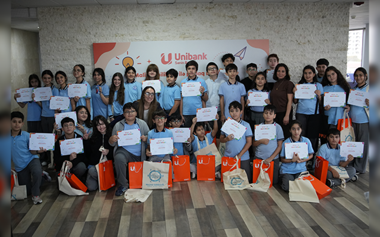 "Unibank" məktəblilər üçün maliyyə savadlılığı təlimi keçirib - FOTO