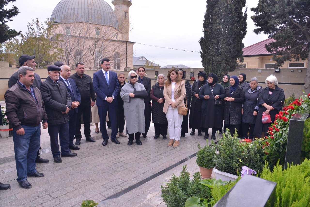 İcra başçısı Qaradağda şəhidlərin məzarını ziyarət etdi - FOTOLAR