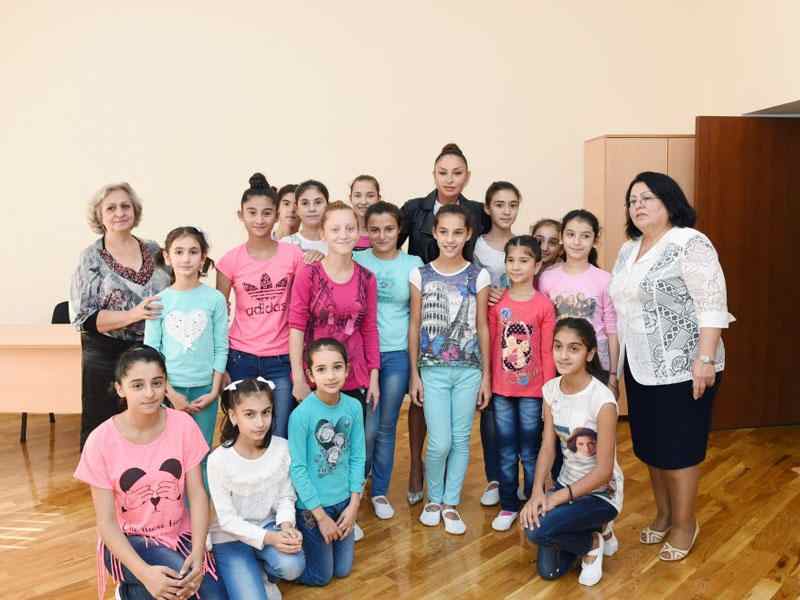 Birinci xanım uşaq evində əsaslı təmirdən sonra yaradılan şəraitlə tanış olub - FOTO