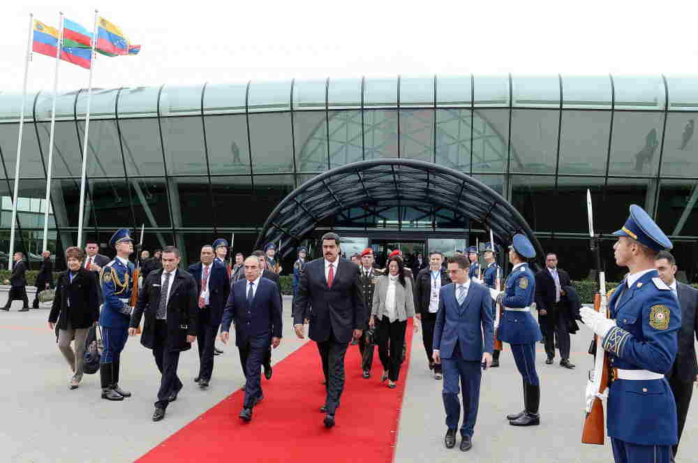 Prezident Bakıdan İrana getdi