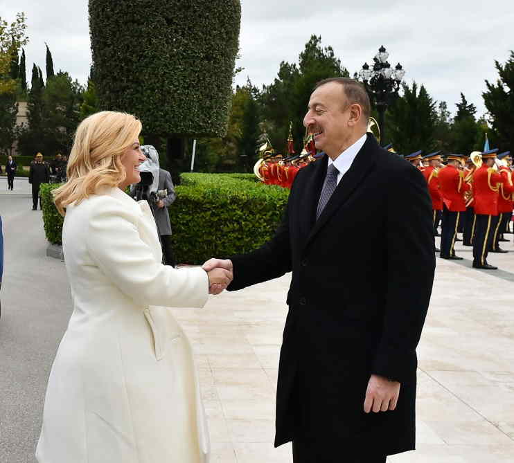 Bu səhər burada olmaqdan çox məmnunuq- Prezidentlərin dialoqu..