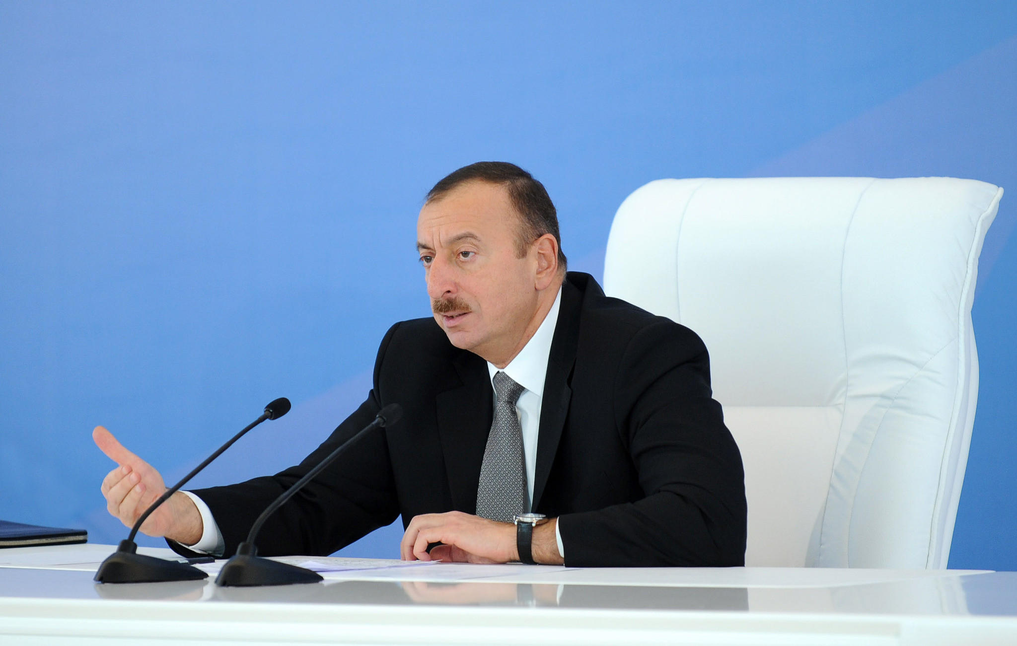 İlham Əliyev: Azərbaycan yığması ilə fəxr edirik