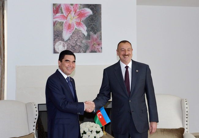 İlham Əliyev Qurbanqulu Berdiməhəmmədovu təbrik etdi