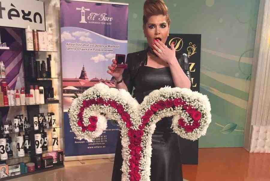 Canlı efirdə Xatuna brilliant üzük göndərən şəxs kimdir? - FOTOLAR