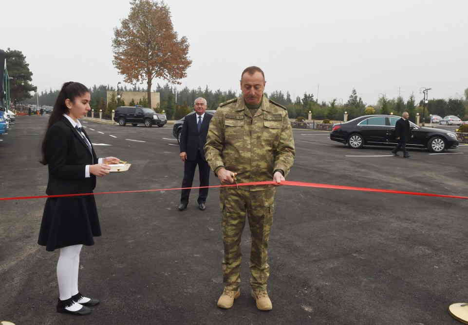İlham Əliyev hərbi formada yolun açılışını etdi- FOTOLAR