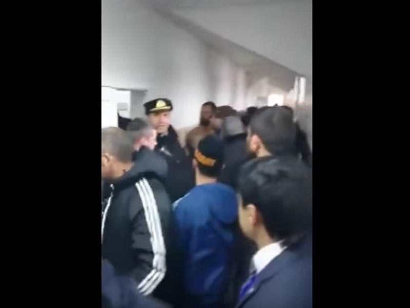 Divizonda Braziliya serialı: - meydanda kütləvi dava, jurnalistə hücum çəkildi - VİDEO