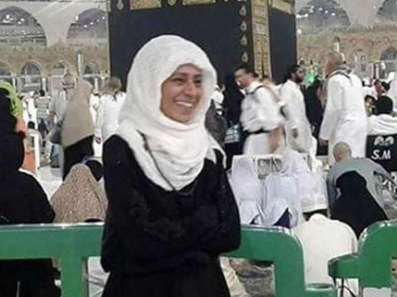 Qalmaqallı müğənni Məkkəyə getdi - FOTO