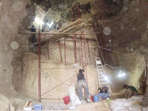 Azıx mağarası kitabını yazanlar qara siyahıya salındı - XİN-dən AÇIQLAMA