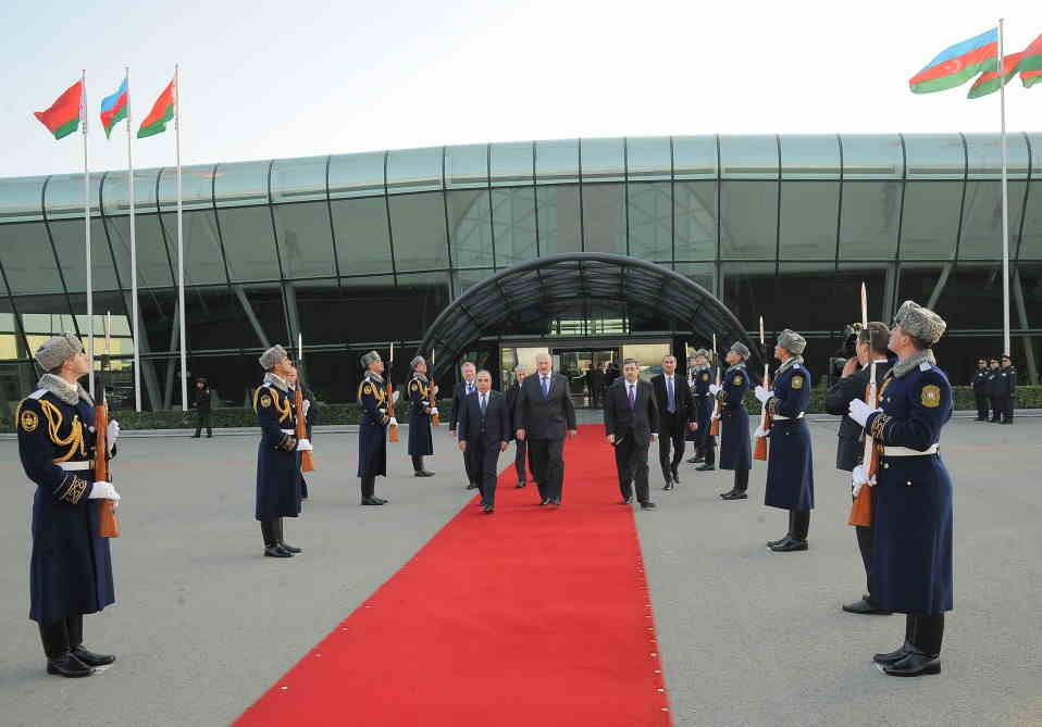 Lukaşenko Bakıdan getdi