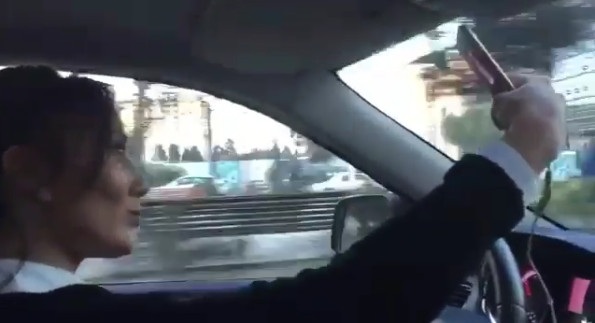 Günay İbrahimli sükanı buraxıb selfi çəkir - VİDEO