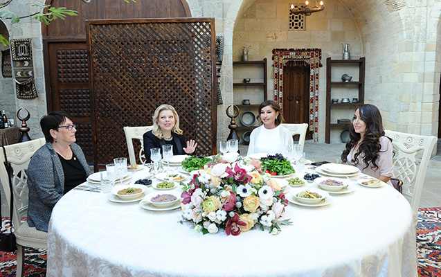 Mehriban Əliyeva Sara Netanyahu ilə naharda - FOTOLAR