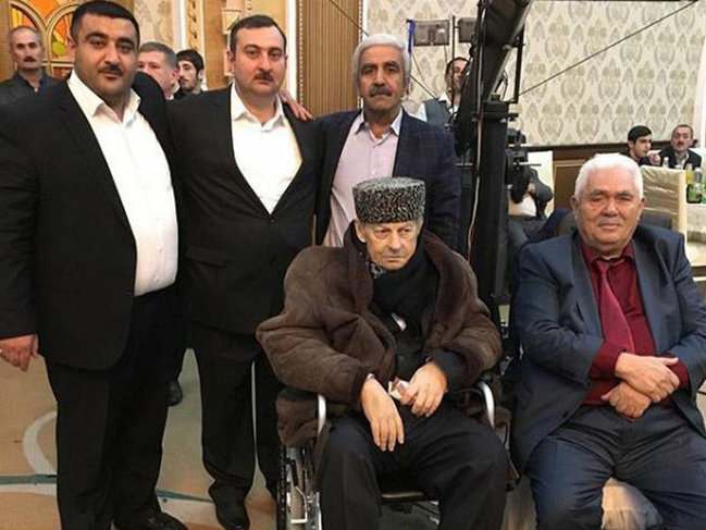 Xərçəngə tutulan xalq artisti oğlunun toyunda tanınmaz halda