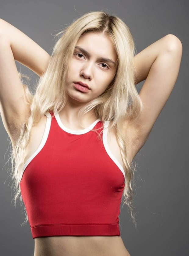 Cinsi istismara məruz qalan 16 yaşlı tanınmış ifaçı- FOTO