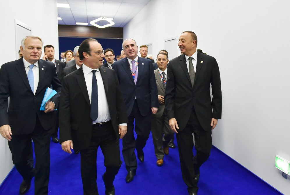 Qarabağ münaqişəsin həllinin tapılmasında mənim öhdəliyim var - Ollanddan Əliyevə TƏBRİK