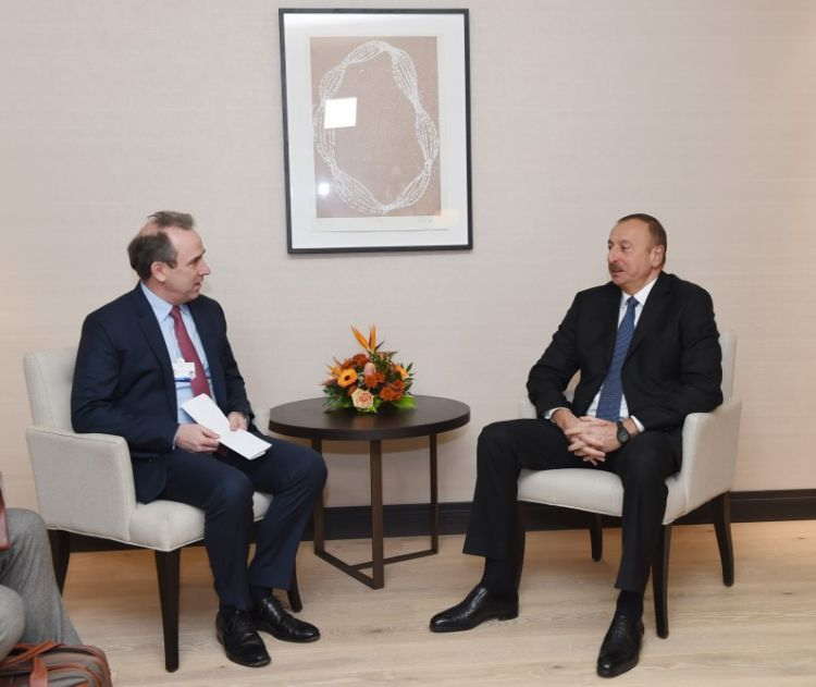 İlham Əliyev LafargeHolcim şirkətlər qrupunun rəhbəri ilə görüşüb