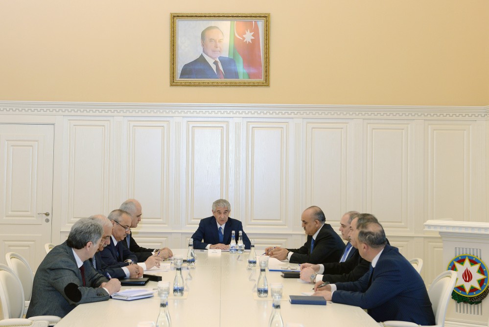 Əli Əhmədov nazirləri topladı - ilk iclas keçirildi