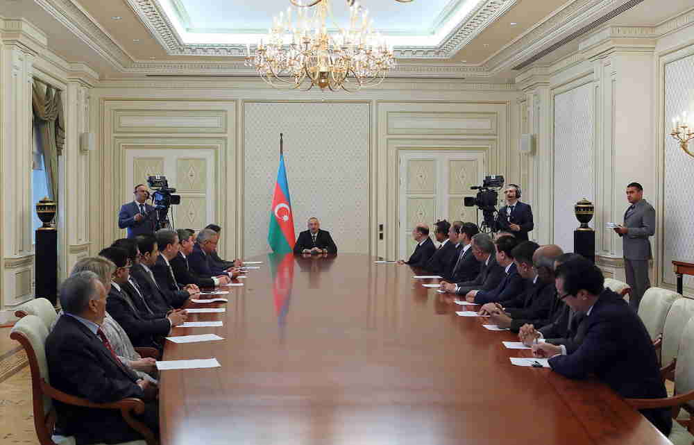 İlham Əliyev müsəlman diplomatlarla görüşdü (YENİLƏNİB)